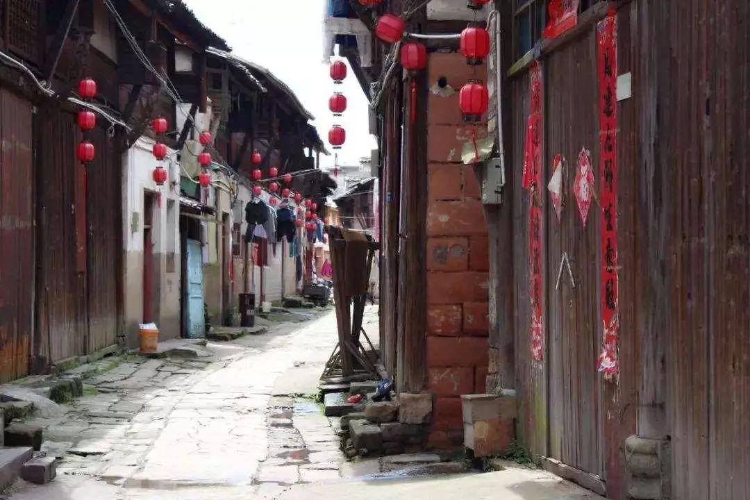《爱丫爱丫》的歌词
